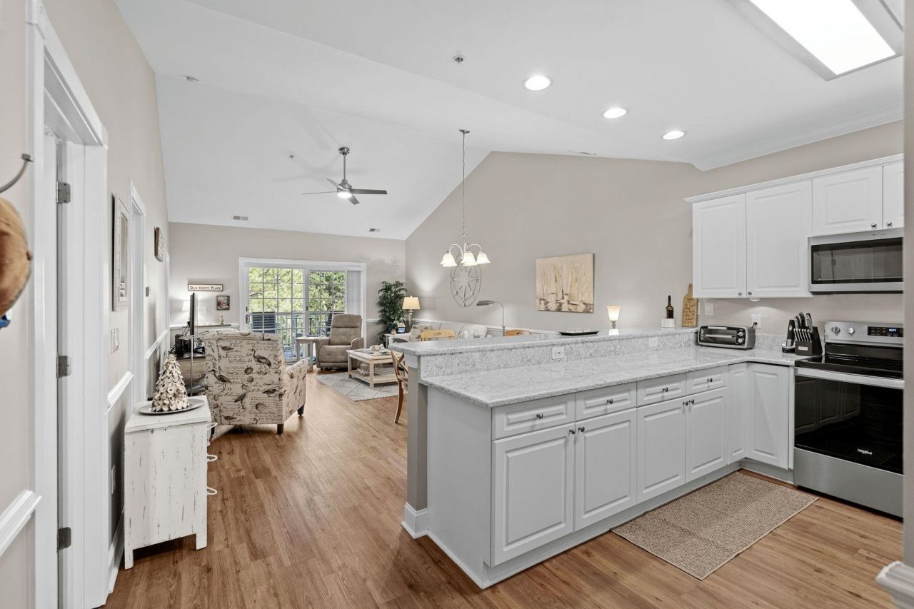 4885 Magnolia Pointe Ln. Photo 5