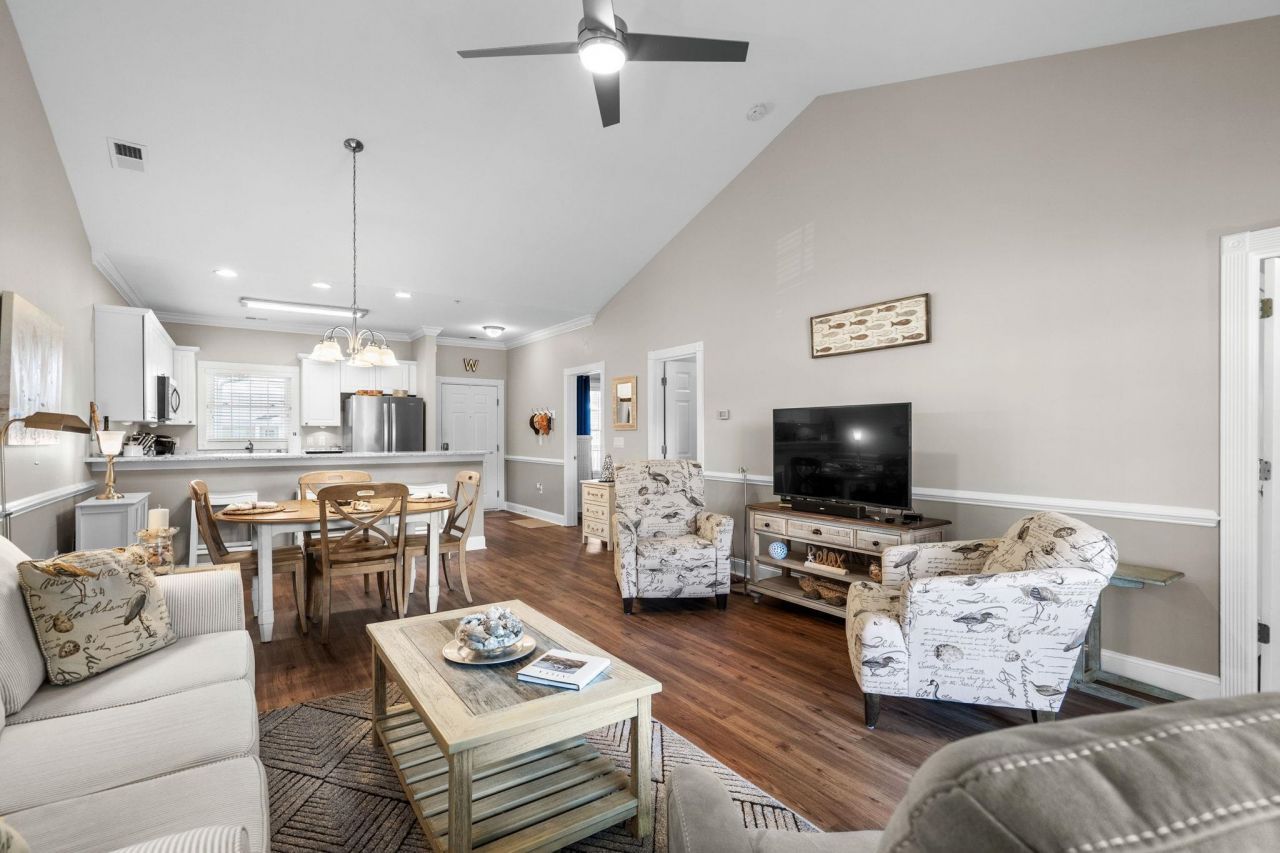 4885 Magnolia Pointe Ln. Photo 9