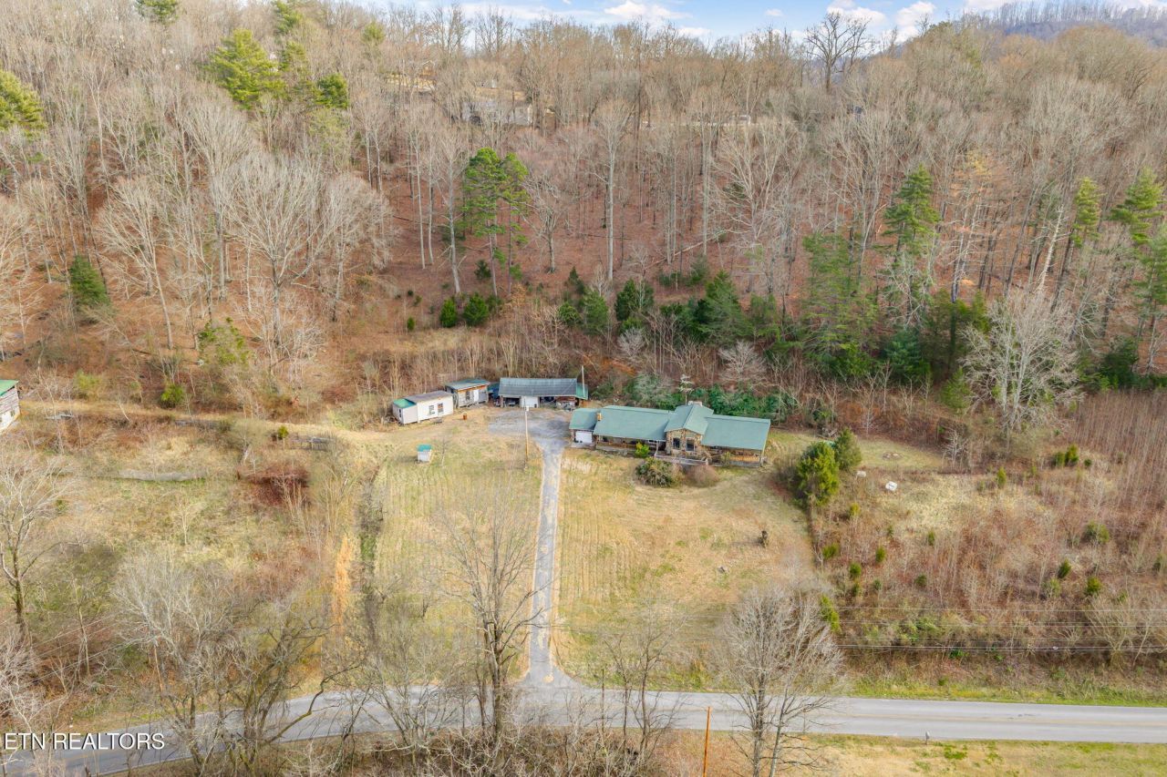 2410 Sugar Grove Valley Rd, Harriman, TN 37748 Main Photo