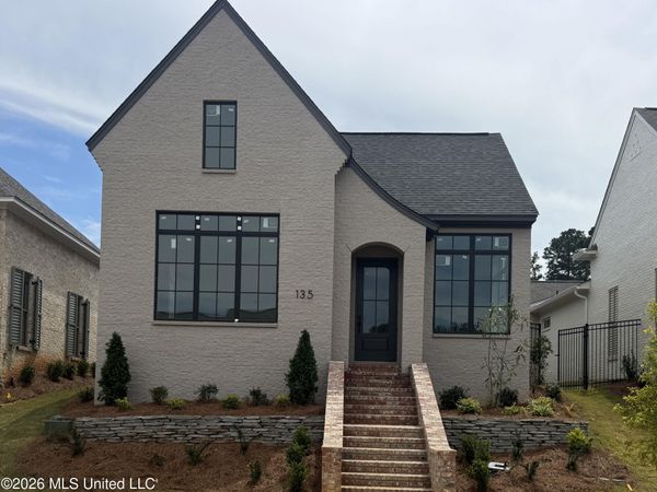 135 Water Street, Madison, MS 39110