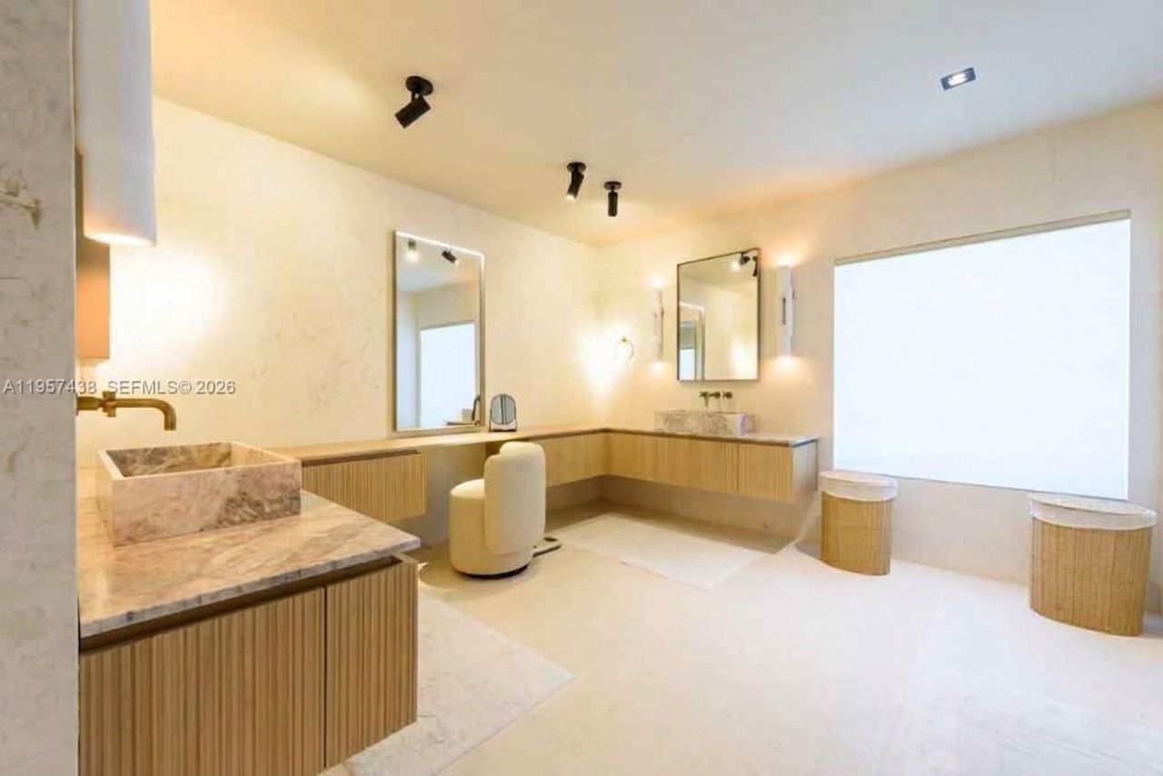 5902 SW 105th St, Pinecrest, FL 33156 Photo