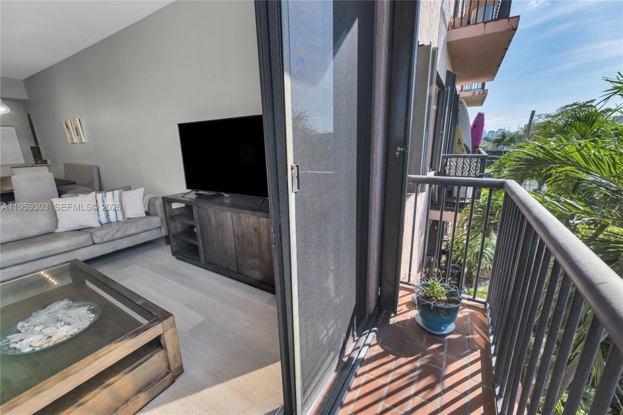 8816 Collins Ave, Unit 206, Surfside, FL 33154 Photo