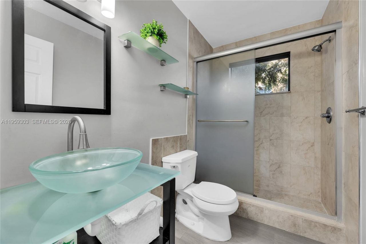 8816 Collins Ave, Unit 206, Surfside, FL 33154 Photo