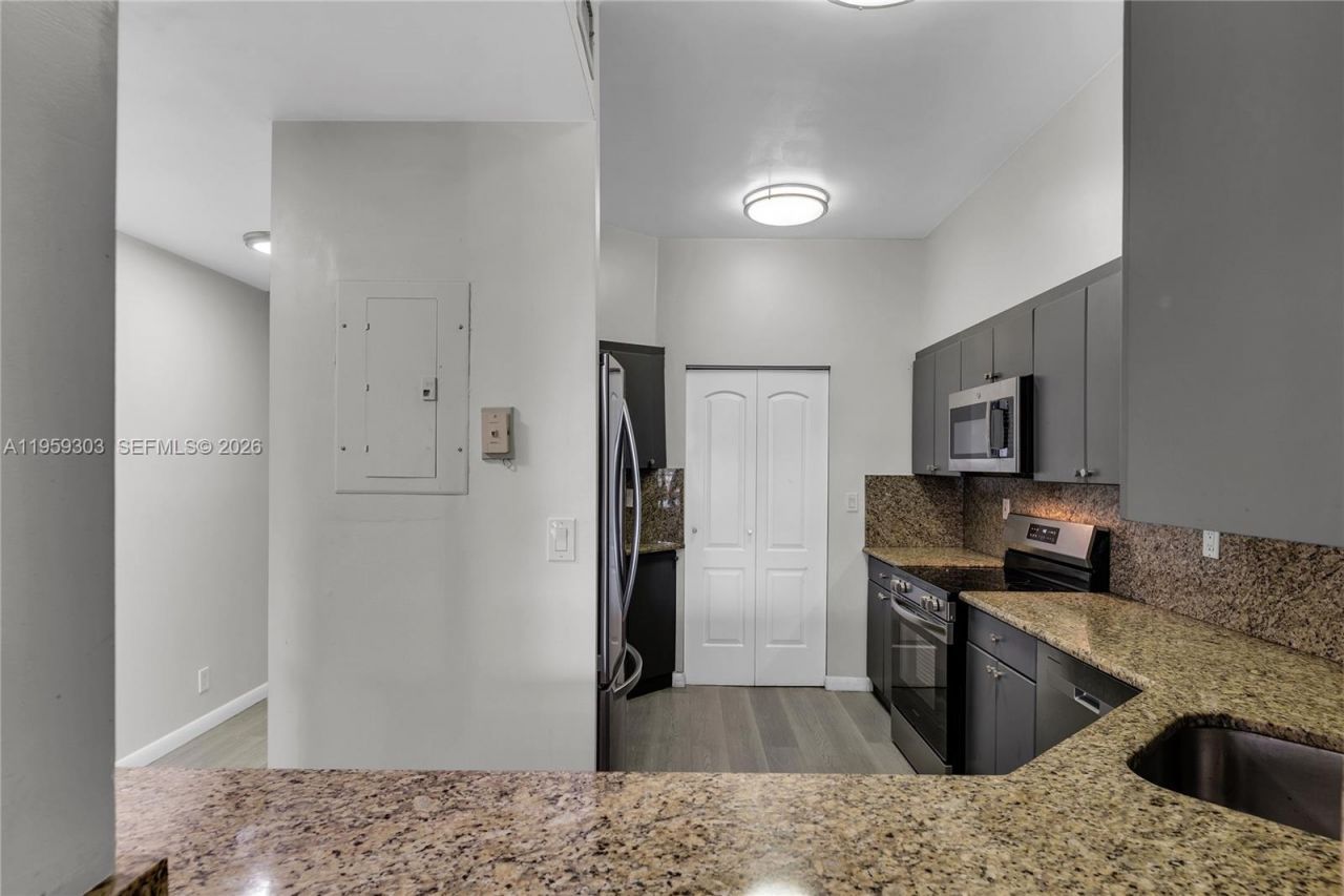 8816 Collins Ave, Unit 206, Surfside, FL 33154 Photo