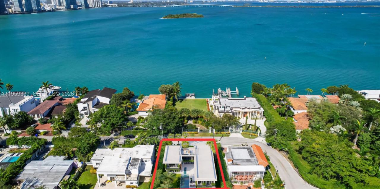 910 N Venetian Dr, Miami, FL 33139 Photo