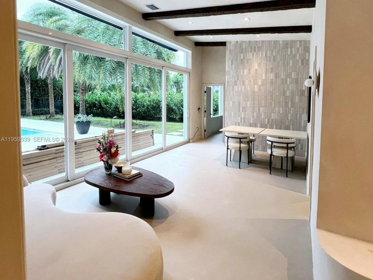 910 N Venetian Dr, Miami, FL 33139 Photo