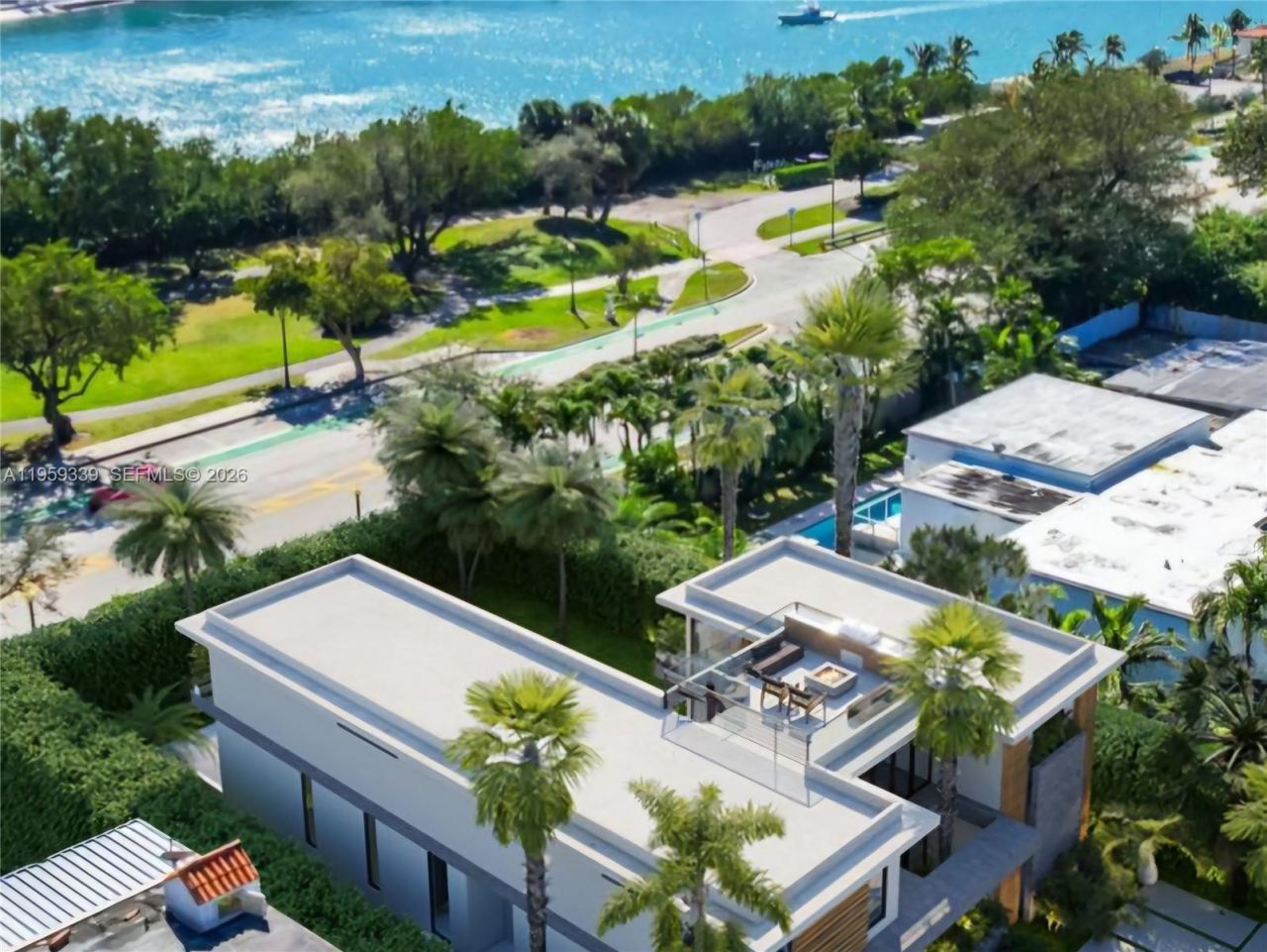 910 N Venetian Dr, Miami, FL 33139 Photo