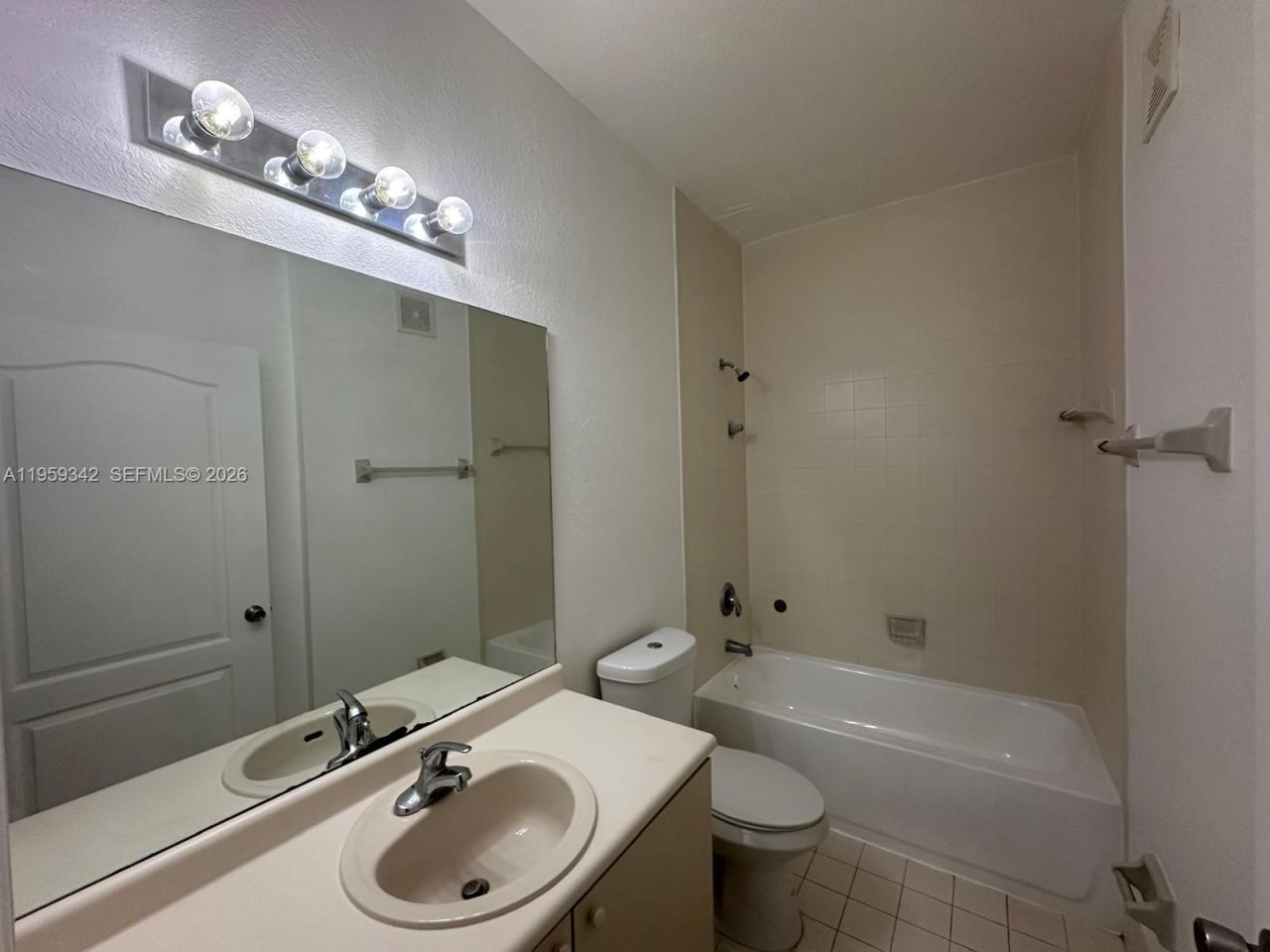 1661 SE 29th Ct, Unit 104, Homestead, FL 33035 Photo