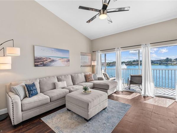 541 Windsor SQ, NAPLES, FL 34104