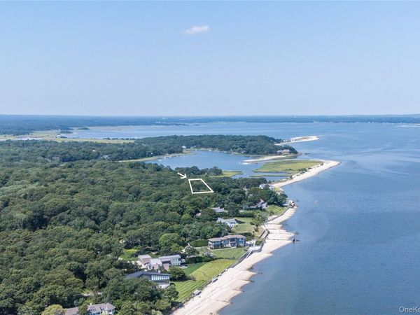 87 Washington Heights Avenue , Hampton Bays, NY 11946