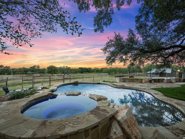 29755 No Le Hace, Fair Oaks Ranch, TX 78015
