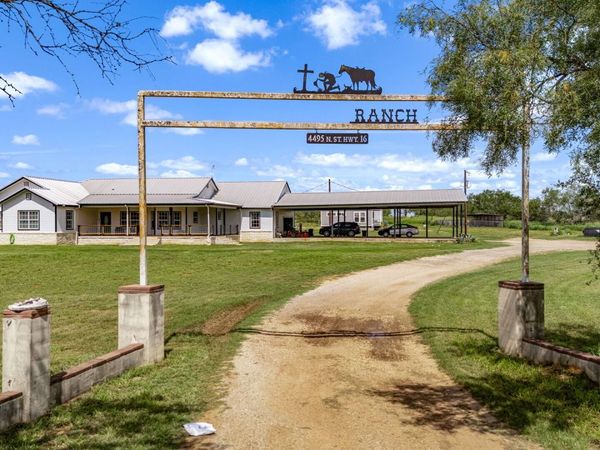 4495 N Sh 16, Jourdanton, TX 78026