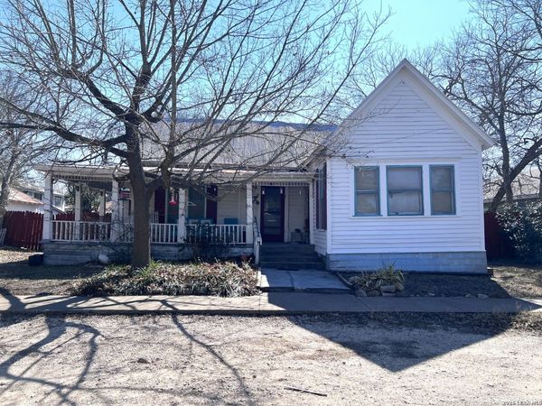 314 Bois Darc, Lockhart, TX 78644