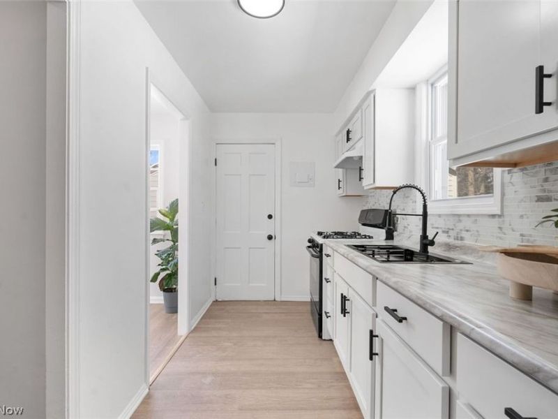 2401 Greenvale Road, Cleveland, OH 44121 Photo 10