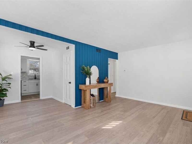 2401 Greenvale Road, Cleveland, OH 44121 Photo 13