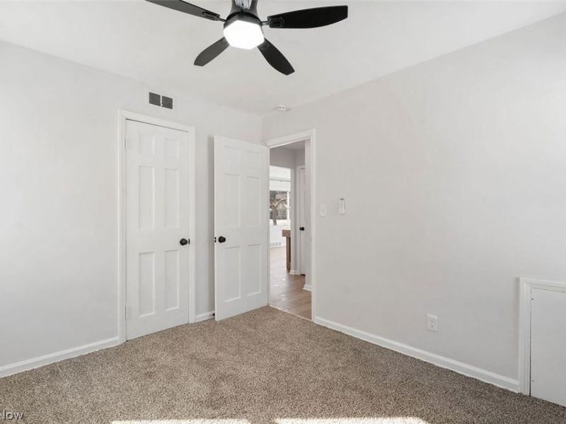 2401 Greenvale Road, Cleveland, OH 44121 Photo 17