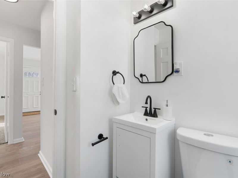 2401 Greenvale Road, Cleveland, OH 44121 Photo 22