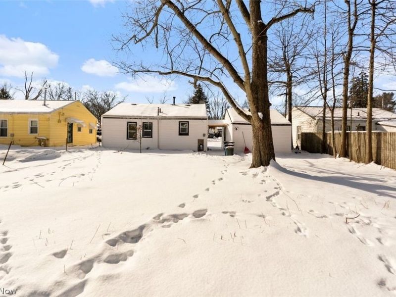 2401 Greenvale Road, Cleveland, OH 44121 Photo 23