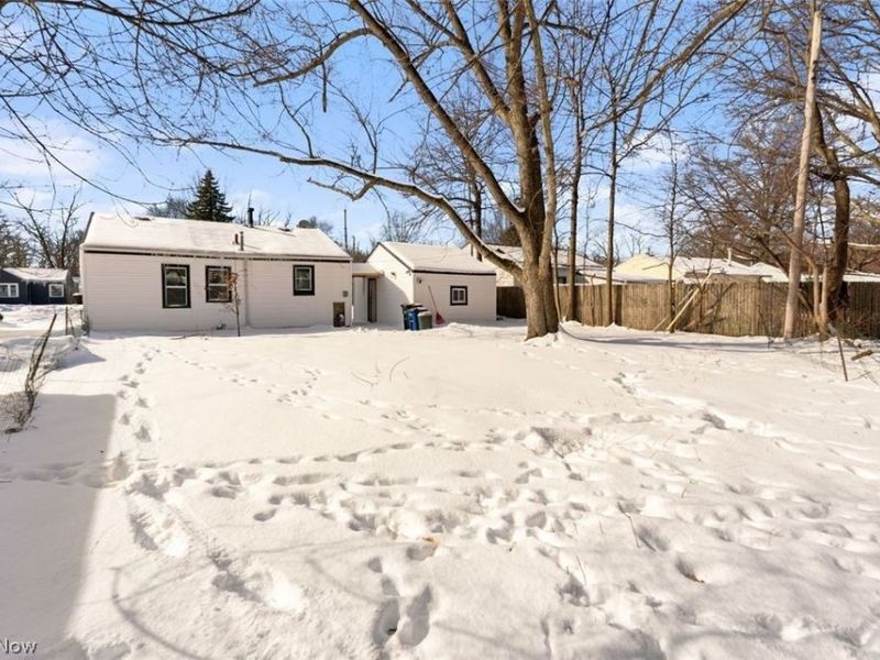 2401 Greenvale Road, Cleveland, OH 44121 Photo 24