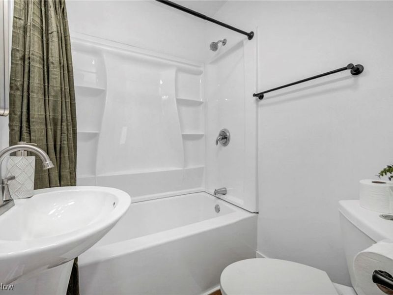 896 Indian Trail, Akron, OH 44314 Photo 14