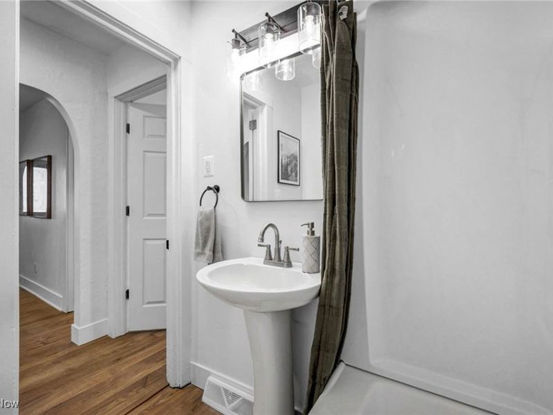 896 Indian Trail, Akron, OH 44314 Photo 16