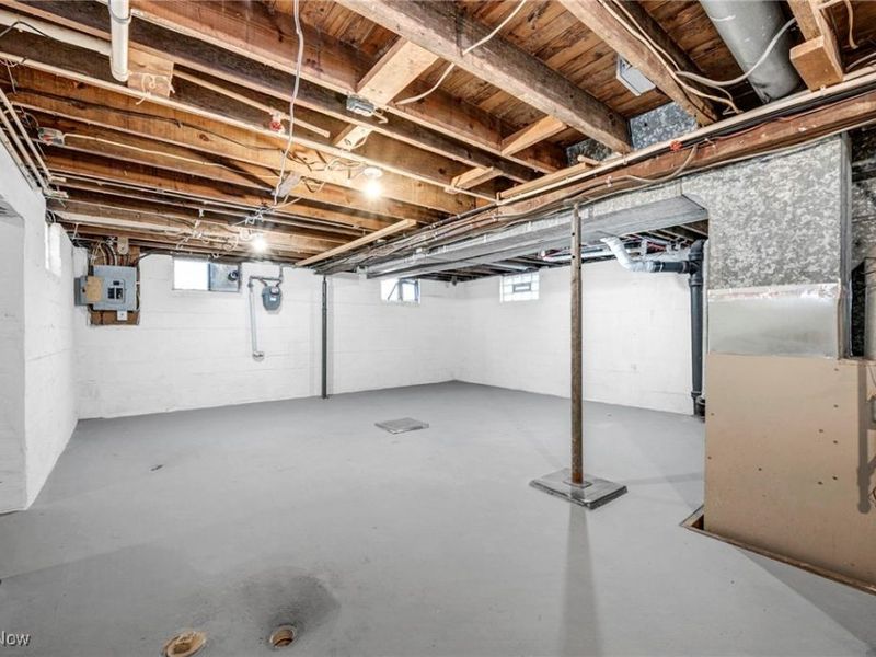 896 Indian Trail, Akron, OH 44314 Photo 25