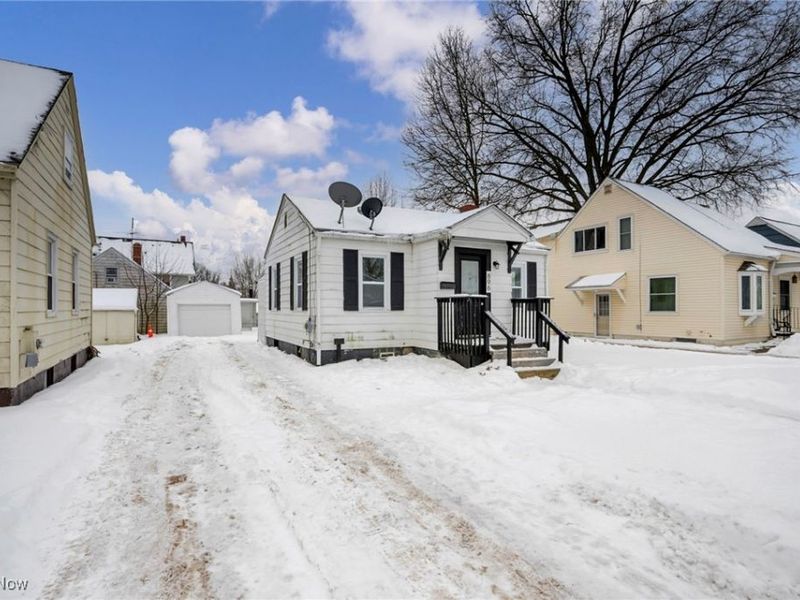 896 Indian Trail, Akron, OH 44314 Photo 4