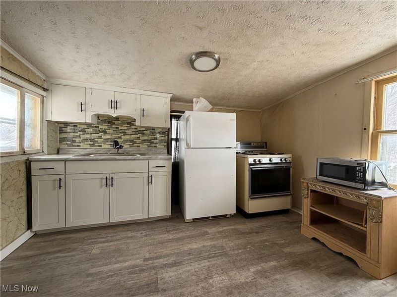 3834 Bosworth Road, Cleveland, OH 44111 Photo 24