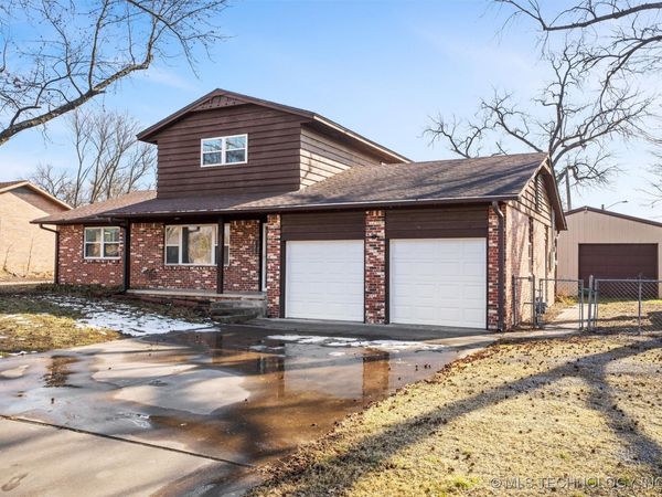 426 W 6th Street , Dewey, OK 74029