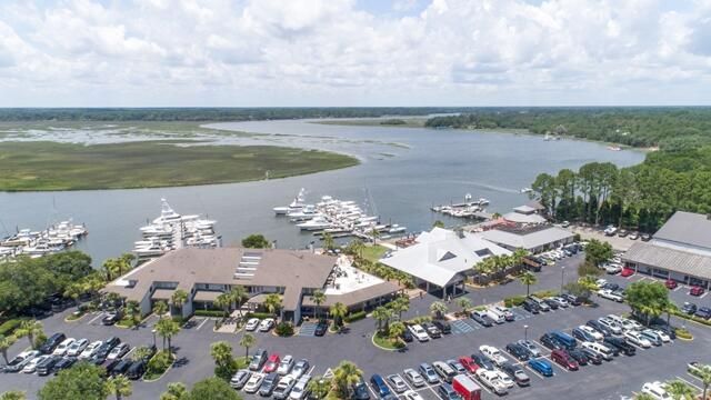 1948 Marsh Oak Lane Photo 17