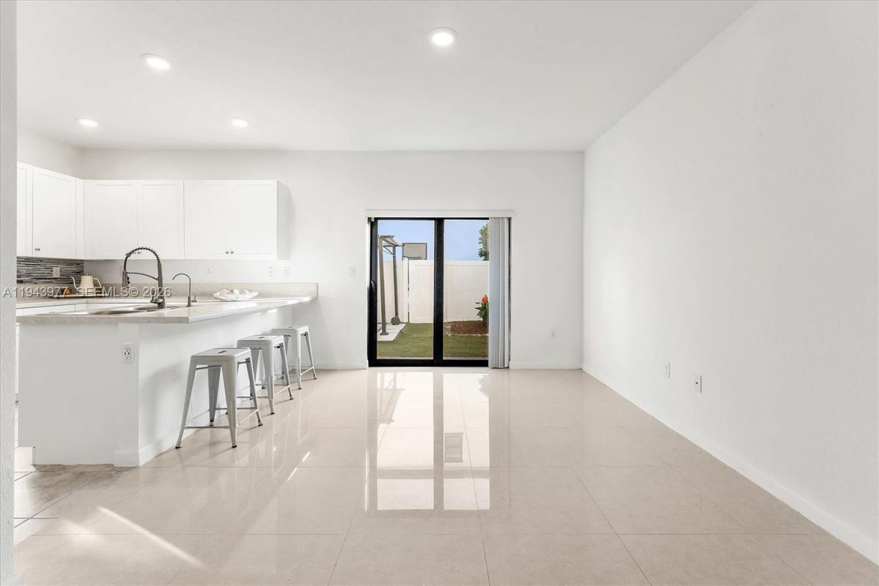 3386 W 106th Ter, Hialeah, FL 33018 Photo