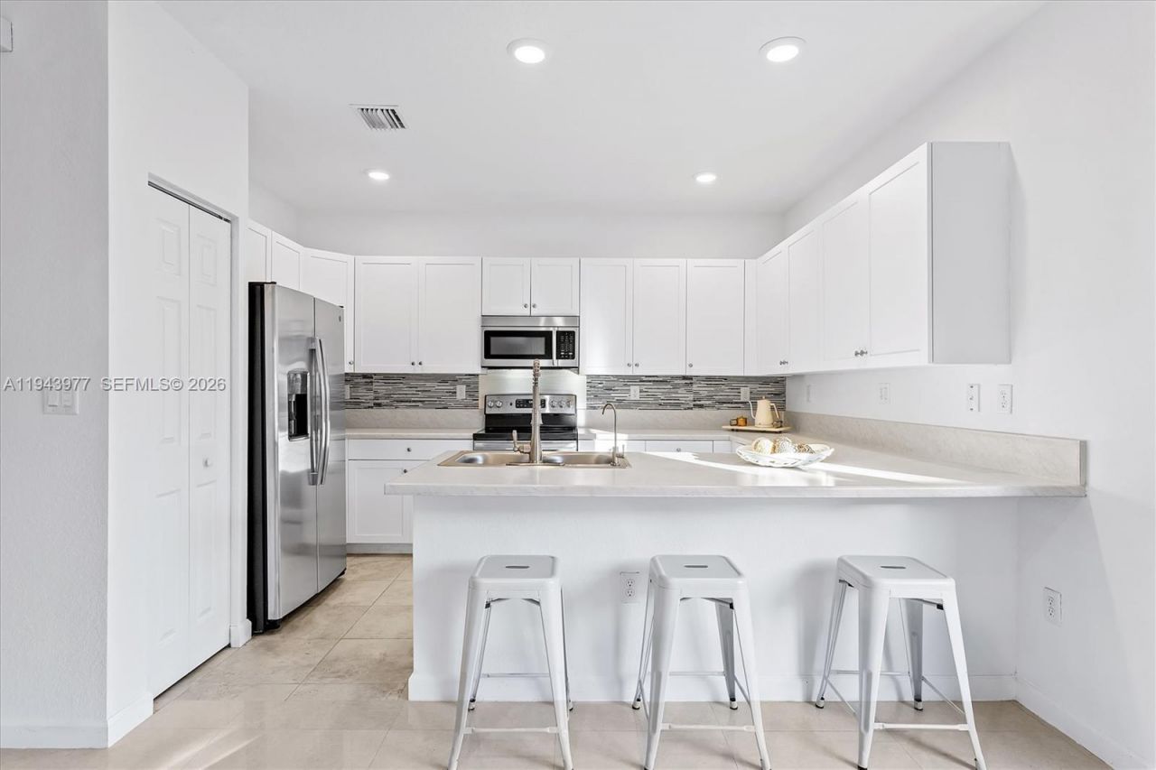 3386 W 106th Ter, Hialeah, FL 33018 Photo