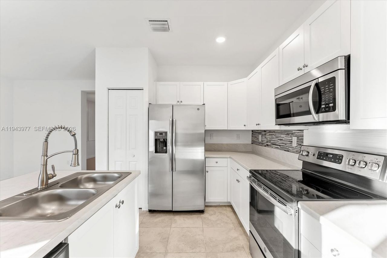 3386 W 106th Ter, Hialeah, FL 33018 Photo