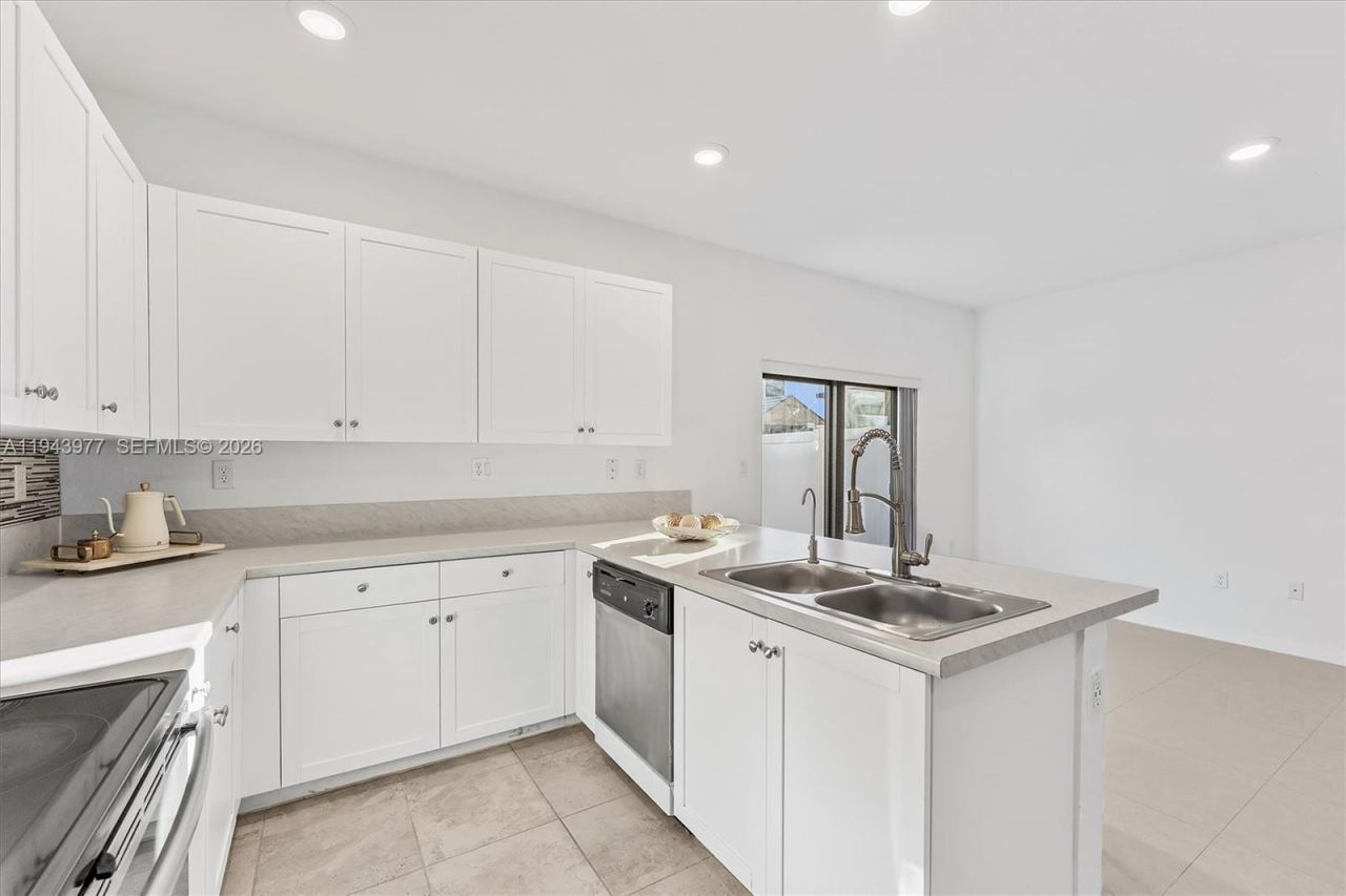 3386 W 106th Ter, Hialeah, FL 33018 Photo