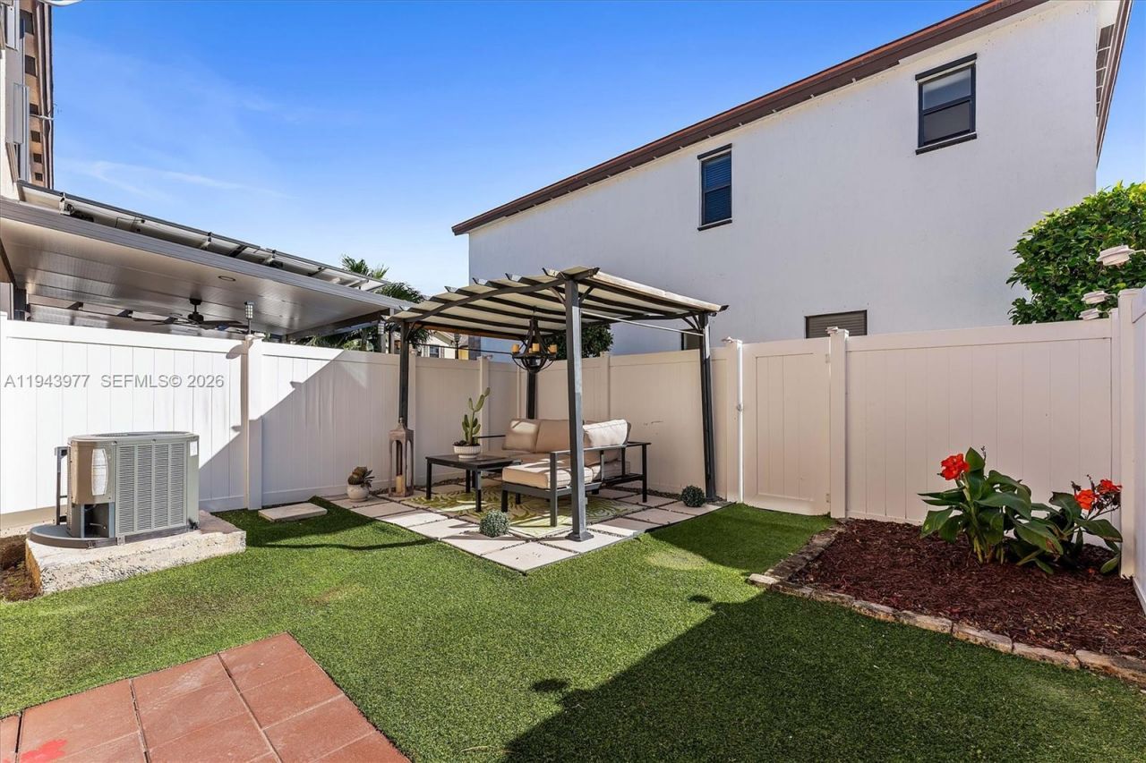 3386 W 106th Ter, Hialeah, FL 33018 Photo