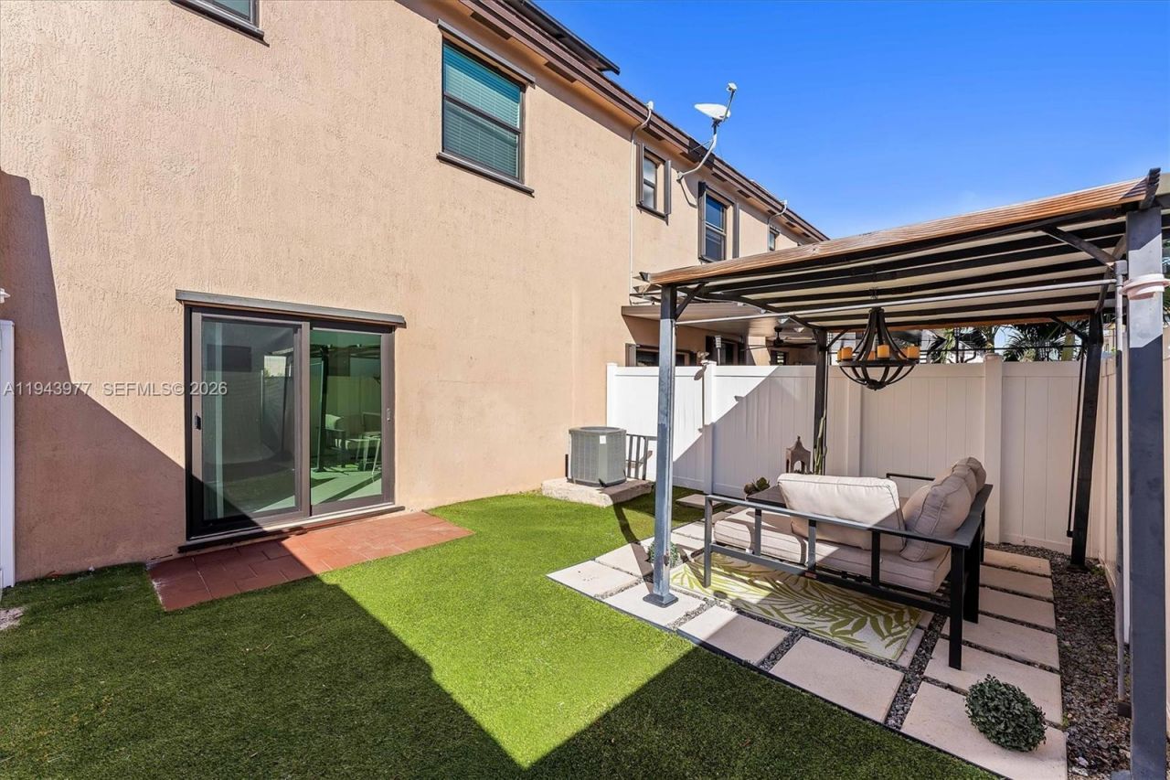 3386 W 106th Ter, Hialeah, FL 33018 Photo