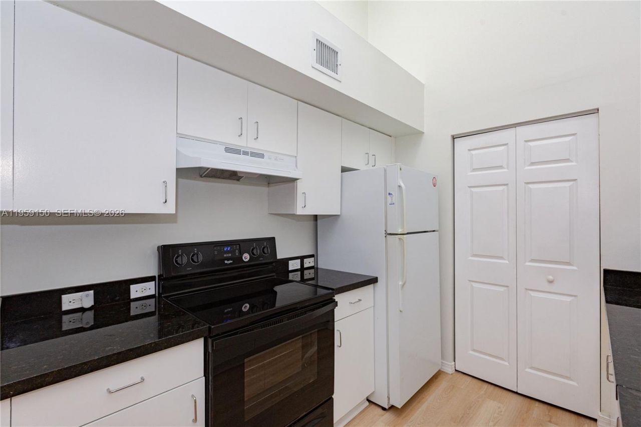 11133 SW 8th St, Unit 306, Pembroke Pines, FL 33025 Photo