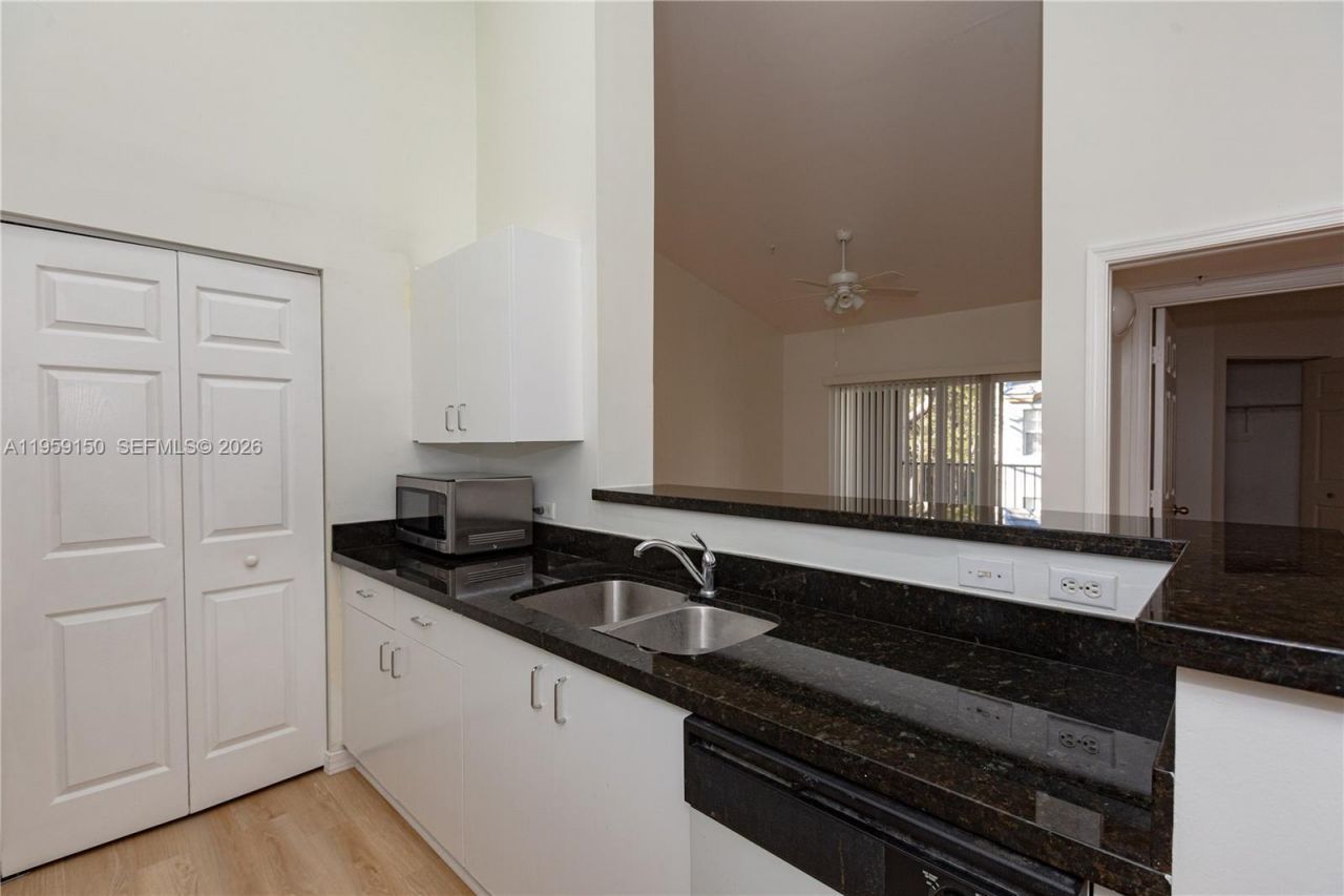 11133 SW 8th St, Unit 306, Pembroke Pines, FL 33025 Photo