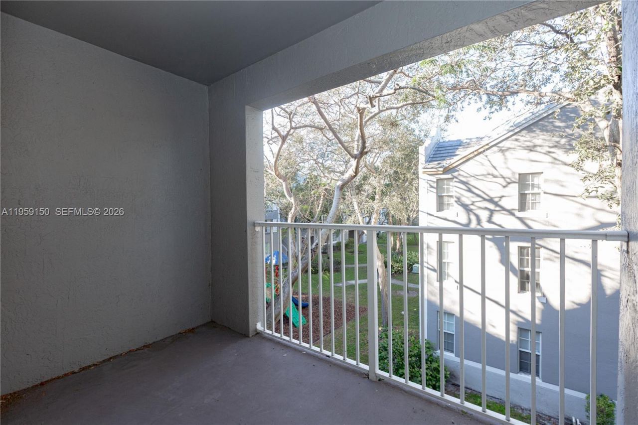11133 SW 8th St, Unit 306, Pembroke Pines, FL 33025 Photo