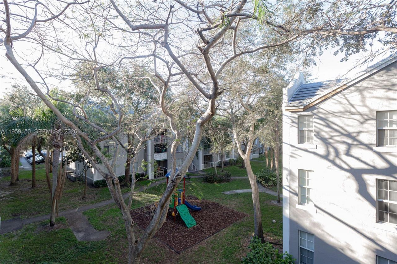 11133 SW 8th St, Unit 306, Pembroke Pines, FL 33025 Photo