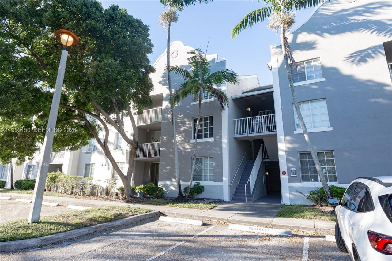 11133 SW 8th St, Unit 306, Pembroke Pines, FL 33025 Photo