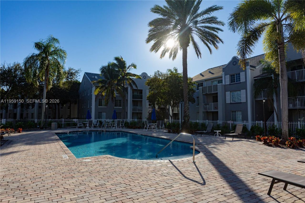 11133 SW 8th St, Unit 306, Pembroke Pines, FL 33025 Photo