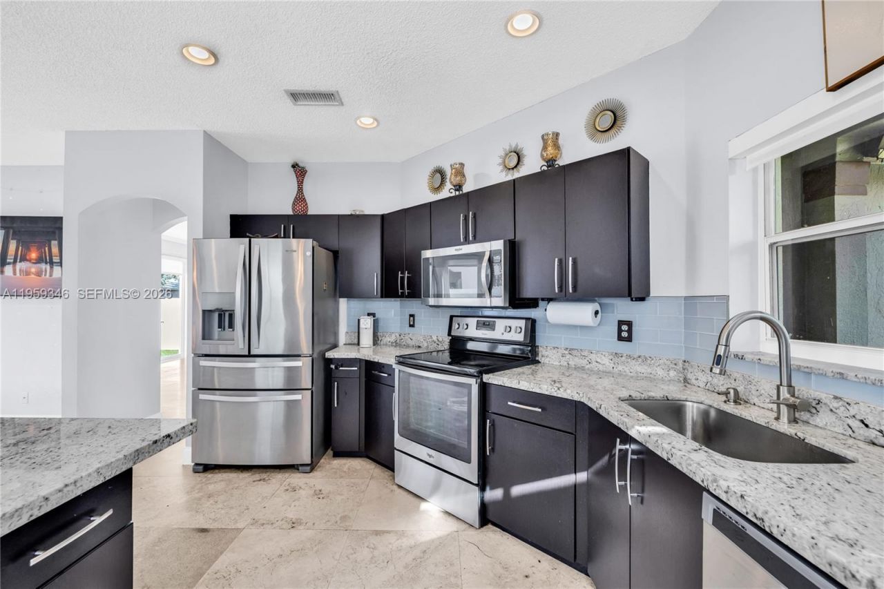 20709 NW 1st St, Pembroke Pines, FL 33029 Photo