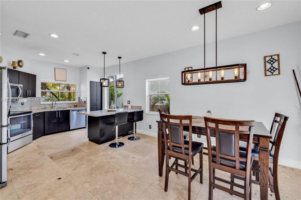 20709 NW 1st St, Pembroke Pines, FL 33029 Photo