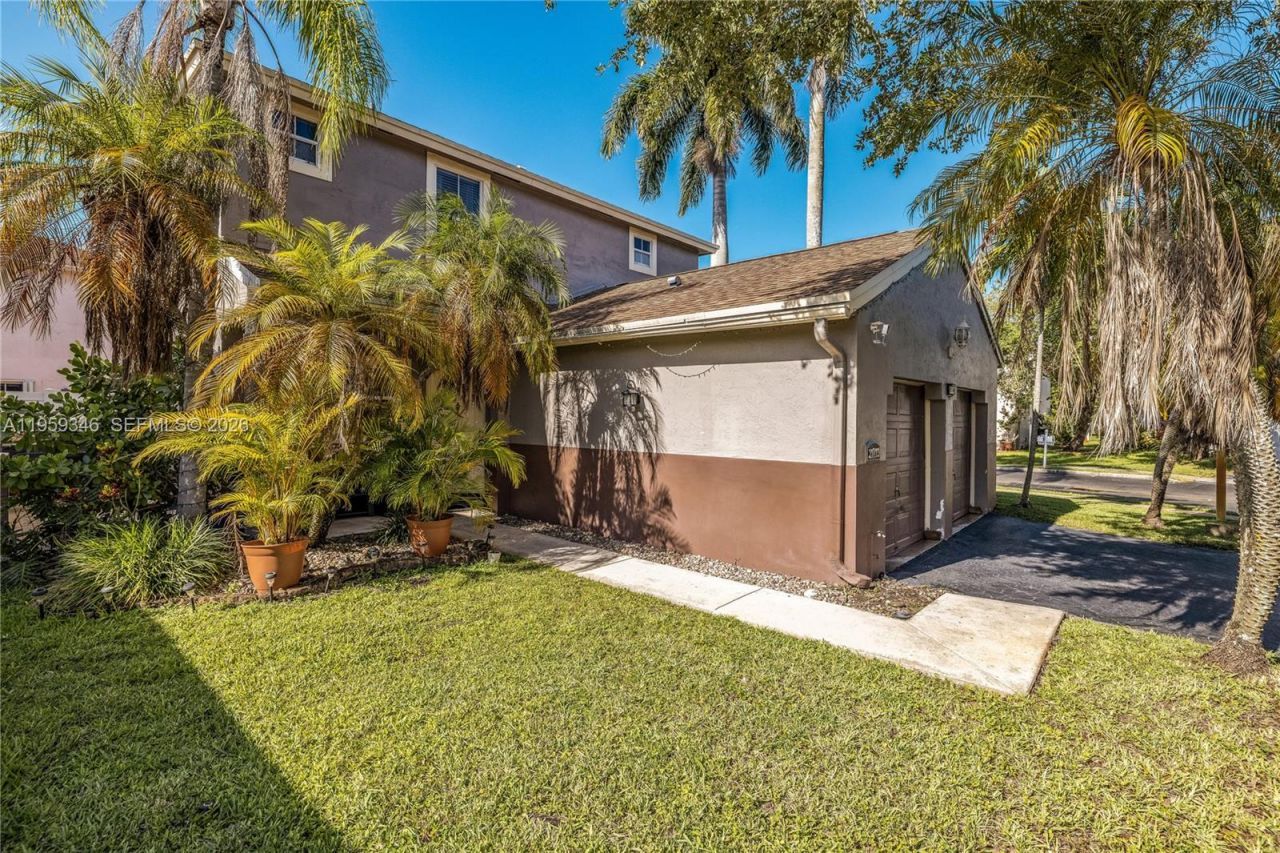 20709 NW 1st St, Pembroke Pines, FL 33029 Photo