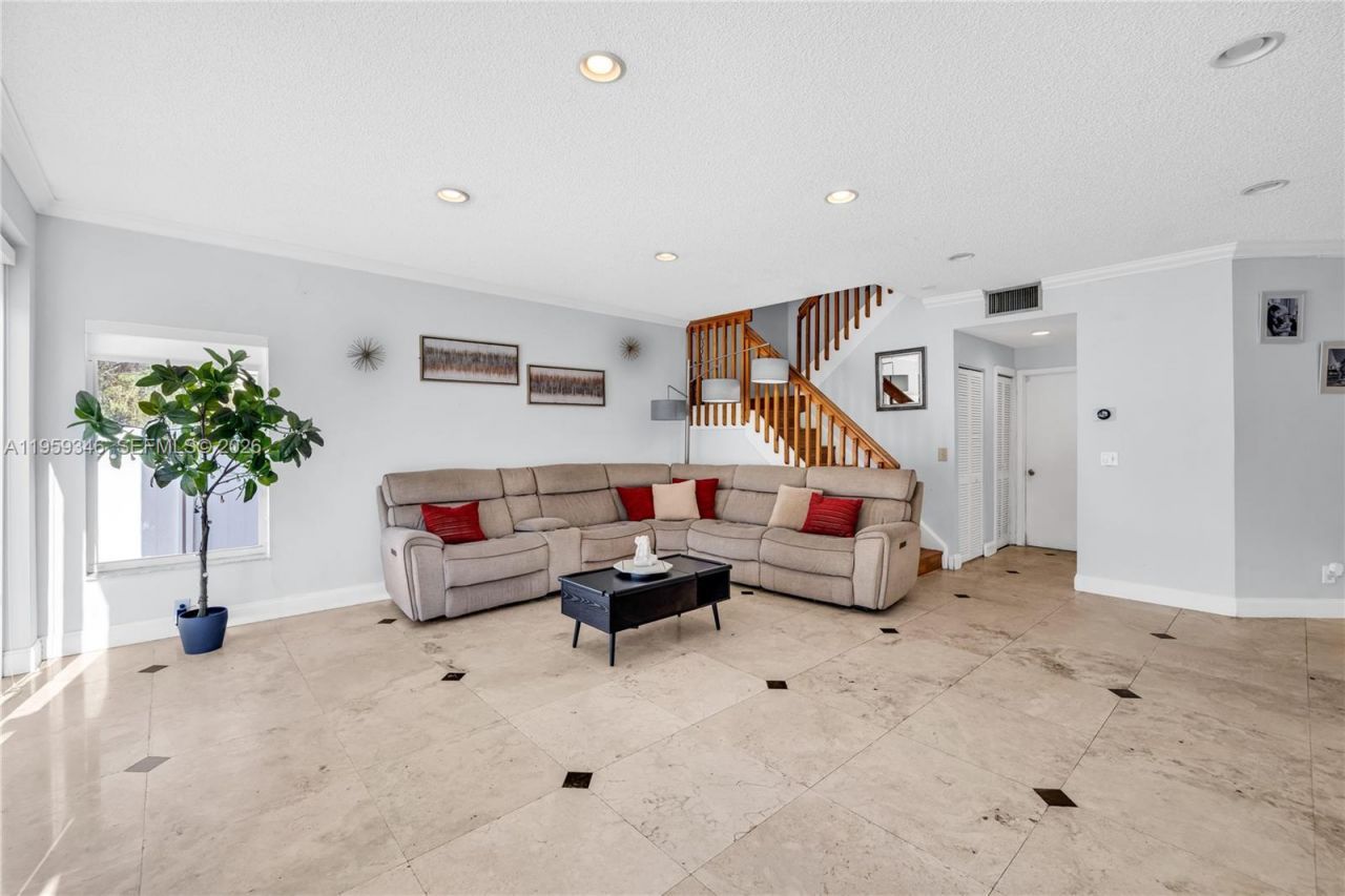 20709 NW 1st St, Pembroke Pines, FL 33029 Photo