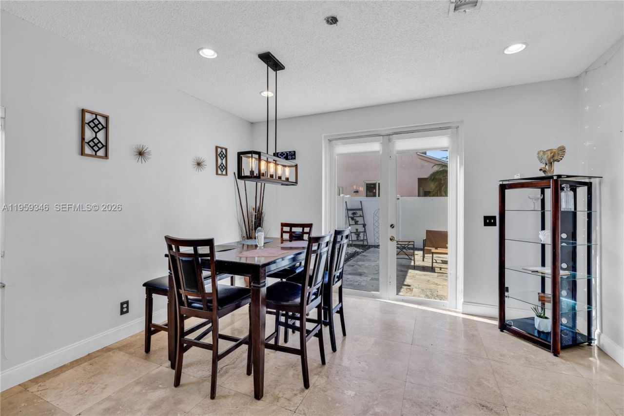 20709 NW 1st St, Pembroke Pines, FL 33029 Photo