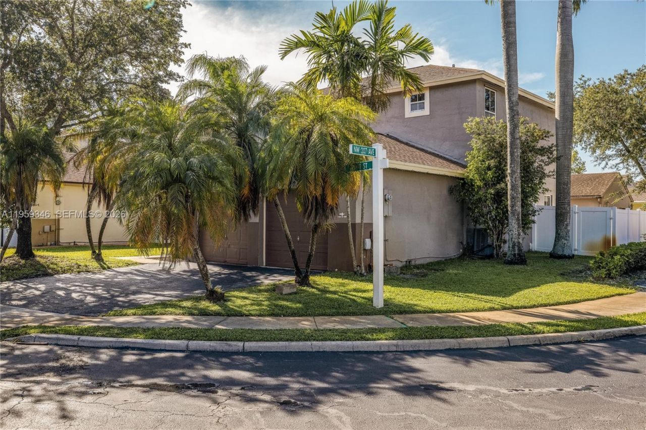 20709 NW 1st St, Pembroke Pines, FL 33029 Photo