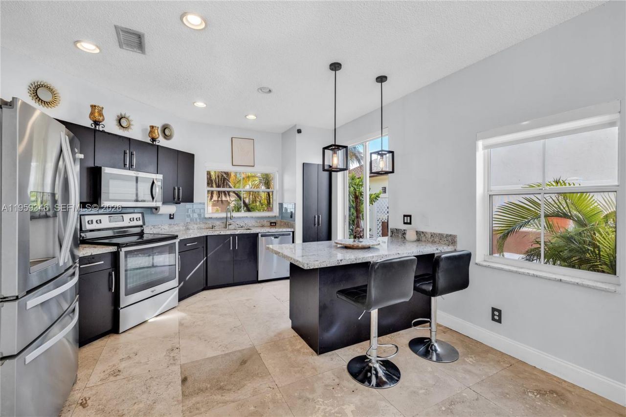 20709 NW 1st St, Pembroke Pines, FL 33029 Photo