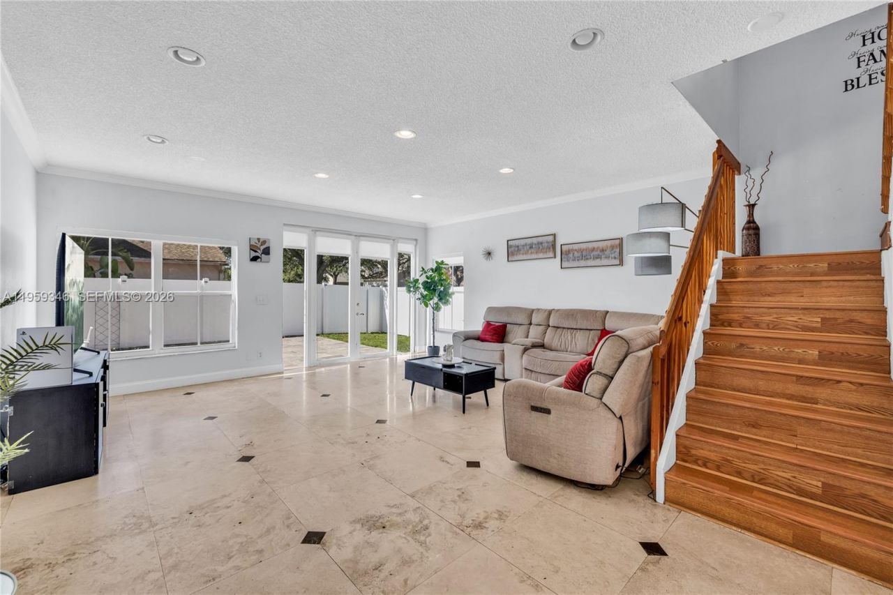 20709 NW 1st St, Pembroke Pines, FL 33029 Photo